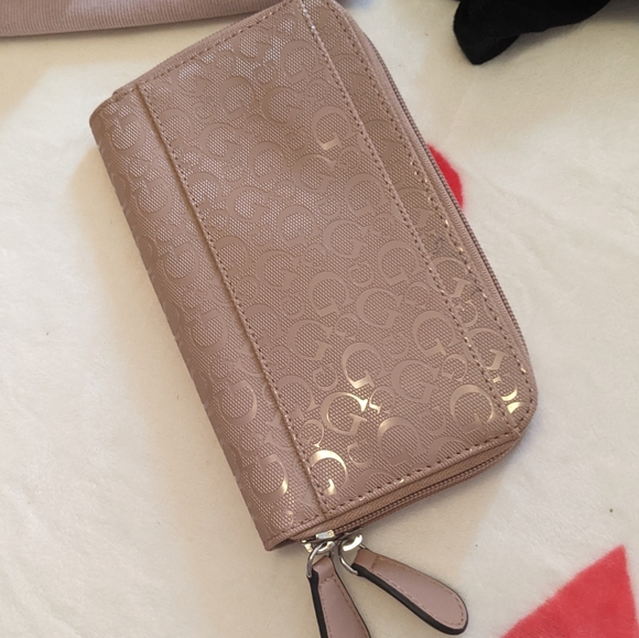 Guess Wallet - Picture 4 of 5